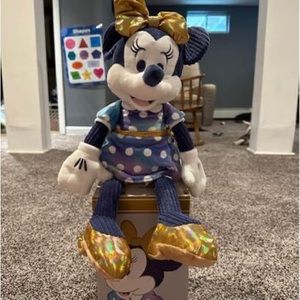 Walt Disney world 50th Anniversary Minnie Mouse scentsy buddy